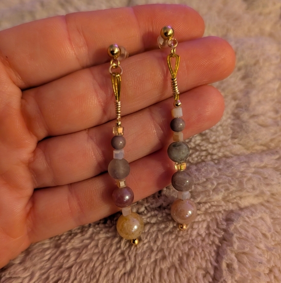 Elegant Gold and purple semi-precious Beaded Earrings - Picture 3 of 3